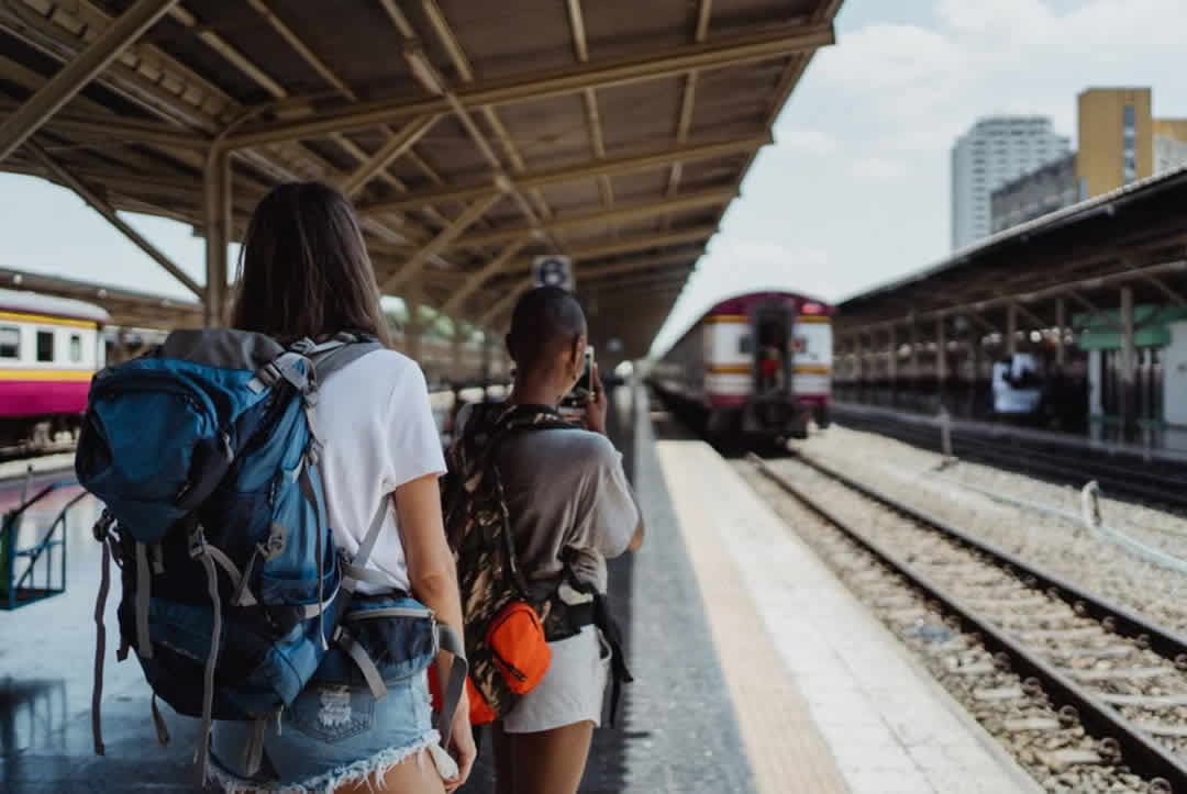 Qué llevar en la mochila de viaje: Checklist definitivo de equipaje minimalista